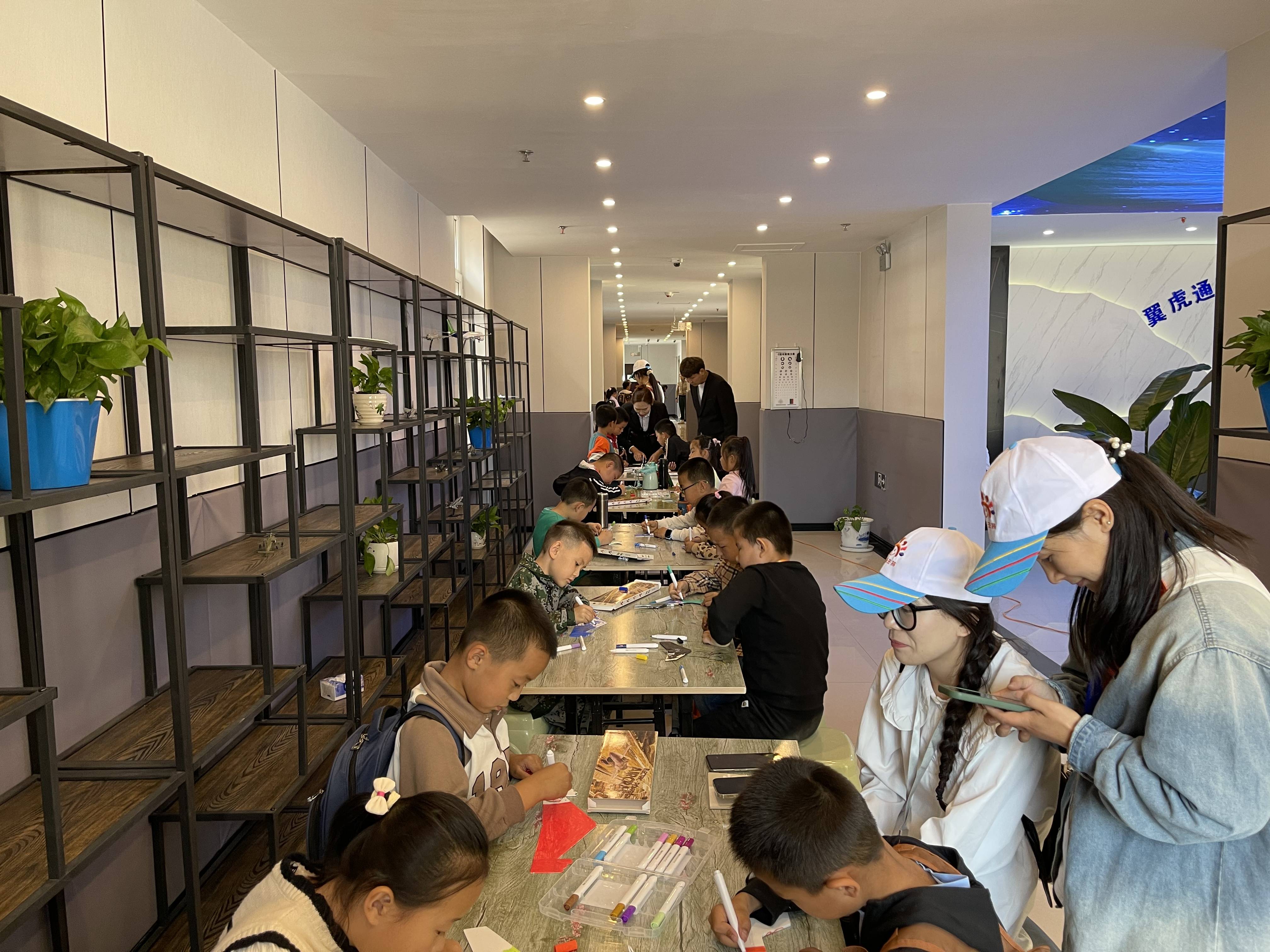 青少年無人機(jī)培訓(xùn)班開課啦