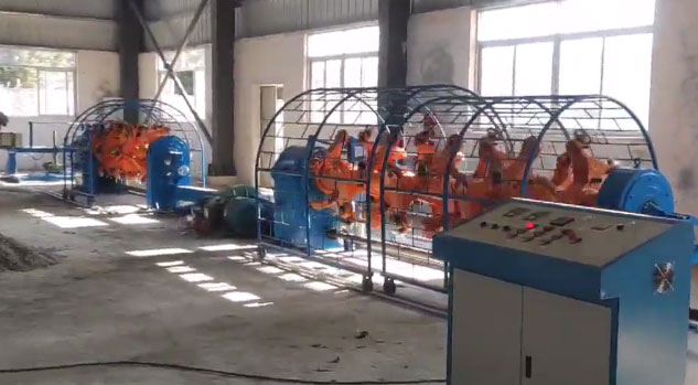 臺山市富成電線電纜有限公司設(shè)備 叉絞機(jī)SJ400-18+24型安裝現(xiàn)場