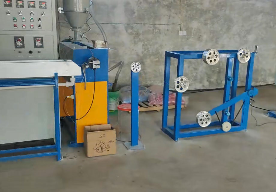 安裝在聊城志深自動化工程有限公司電子線生產(chǎn)機組DX45/630Y型生產(chǎn)現(xiàn)場