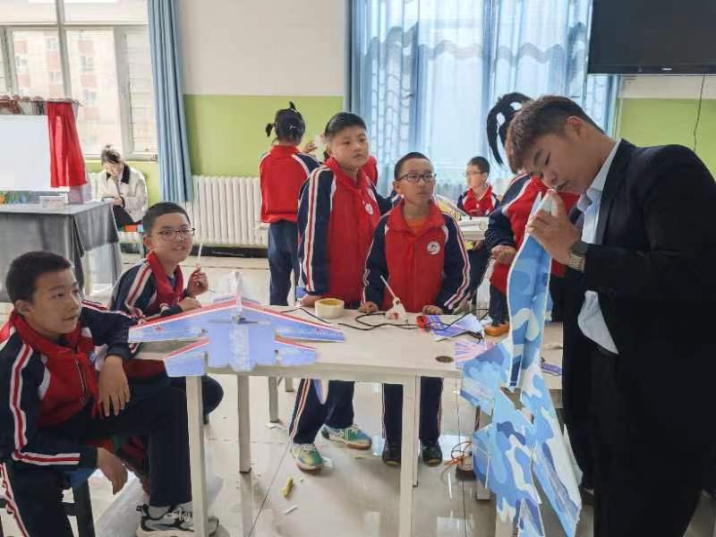 低空經(jīng)濟(jì)下，新疆青少年無(wú)人機(jī)、航模培訓(xùn)從保華潤(rùn)天航空啟航