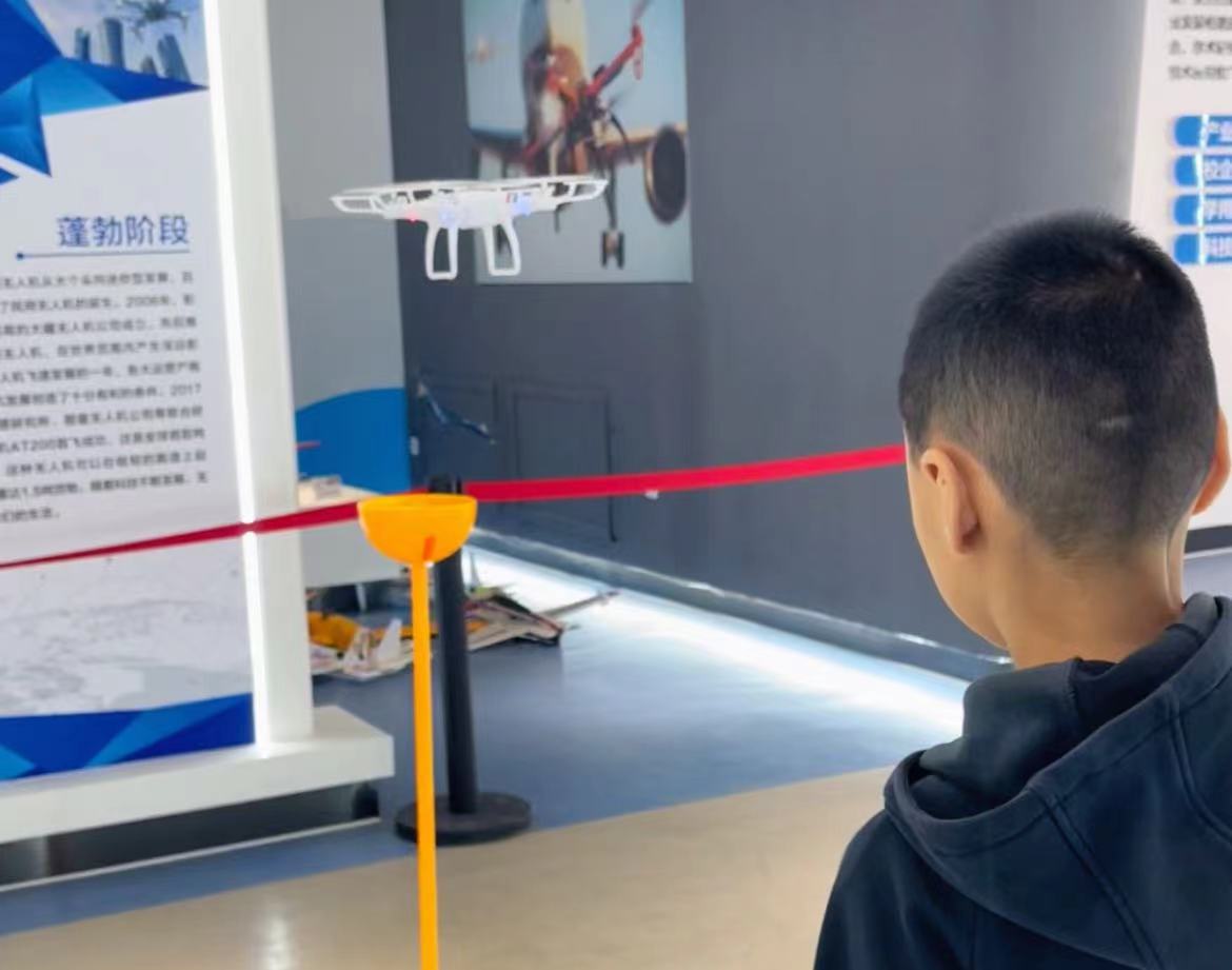 新疆青少年無人機(jī)培訓(xùn)【保華潤天航空】無人機(jī)和航模學(xué)哪個好？