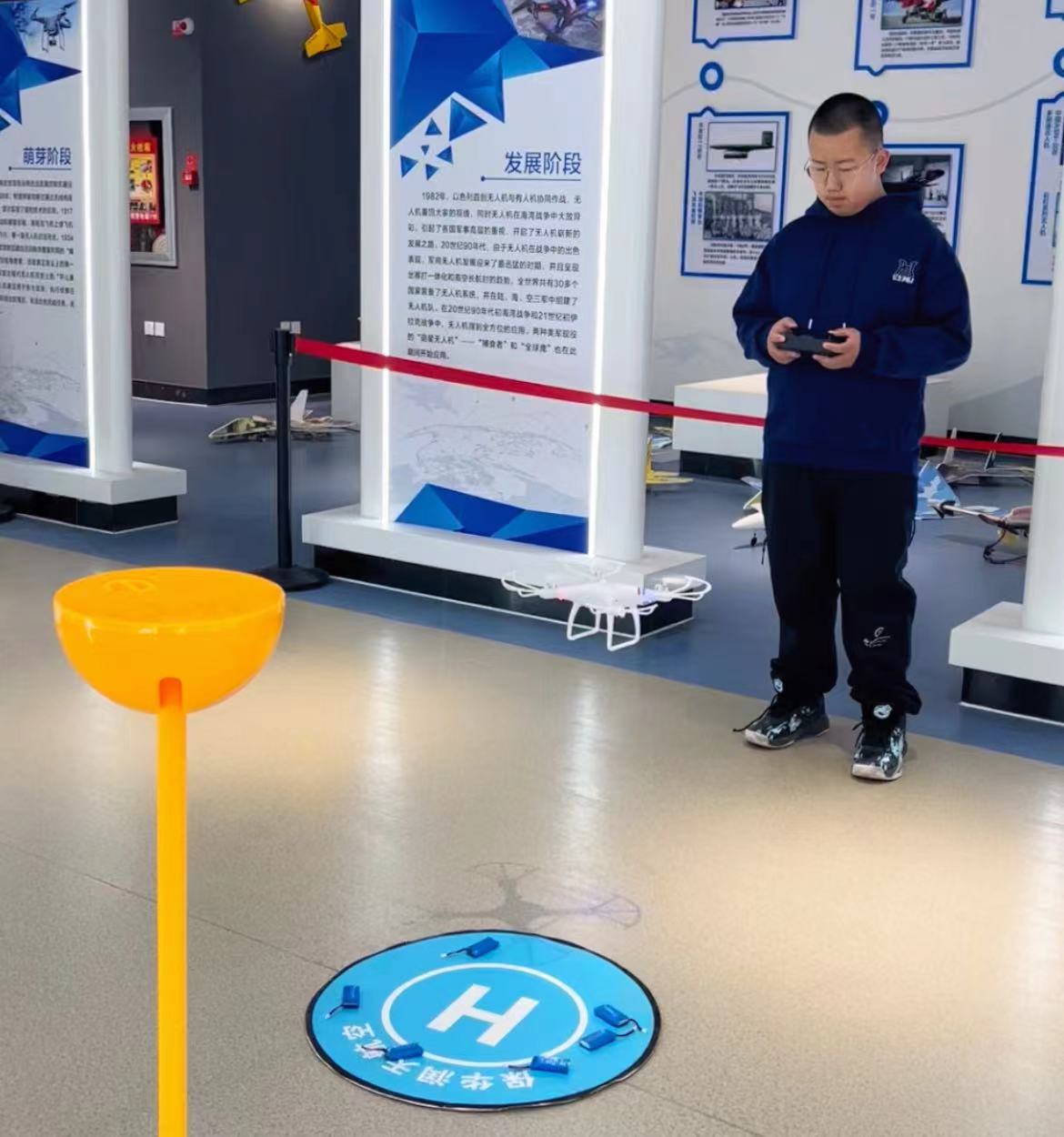 新疆青少年無人機(jī)培訓(xùn)【保華潤天航空】無人機(jī)和航模學(xué)哪個好？