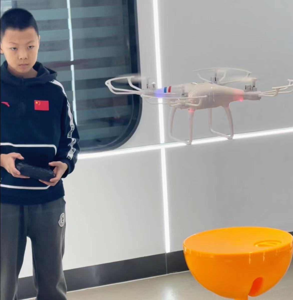 新疆青少年無人機(jī)培訓(xùn)【保華潤天航空】無人機(jī)和航模學(xué)哪個好？