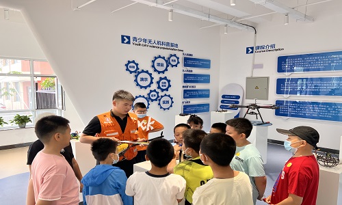 新疆正規(guī)的青少年無人機(jī)培訓(xùn)：助力青少年的飛行夢-新疆保華潤天航空