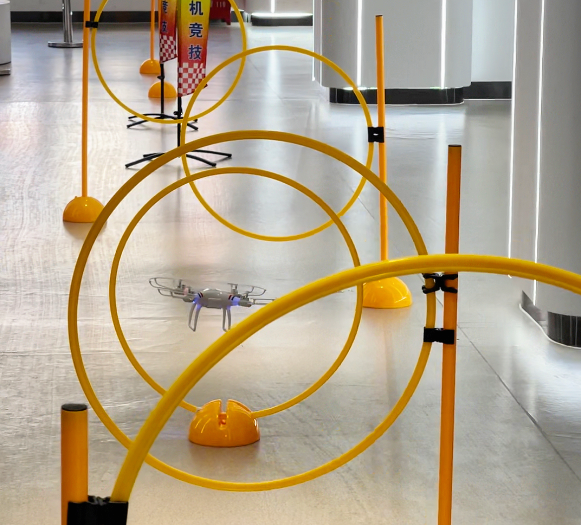 新疆保華潤(rùn)天航空：青少年無(wú)人機(jī)學(xué)習(xí)班成教育熱點(diǎn)