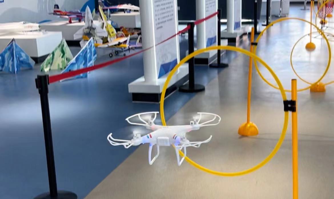 【新疆保華潤(rùn)天航空】從小培養(yǎng)科技感：10歲兒童學(xué)無(wú)人機(jī)，家長(zhǎng)必知的幾大理由！