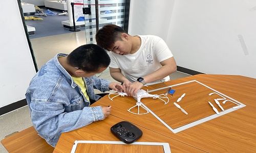 【新疆保華潤天航空青少年無人機(jī)培訓(xùn)】6-12歲孩子的首選！最佳兒童無人機(jī)推薦，安全又好玩