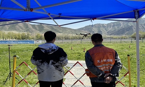 烏魯木齊無人機(jī)飛行夢想起航：保華潤天航空培訓(xùn)基地