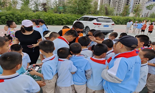 新疆保華潤(rùn)天航空無人機(jī)培訓(xùn)揭秘：青少年無人機(jī)培訓(xùn)市場(chǎng)，費(fèi)用真的那么高嗎？