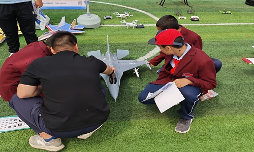 新疆青少年無人機(jī)訓(xùn)練基地-新疆保華潤天航空