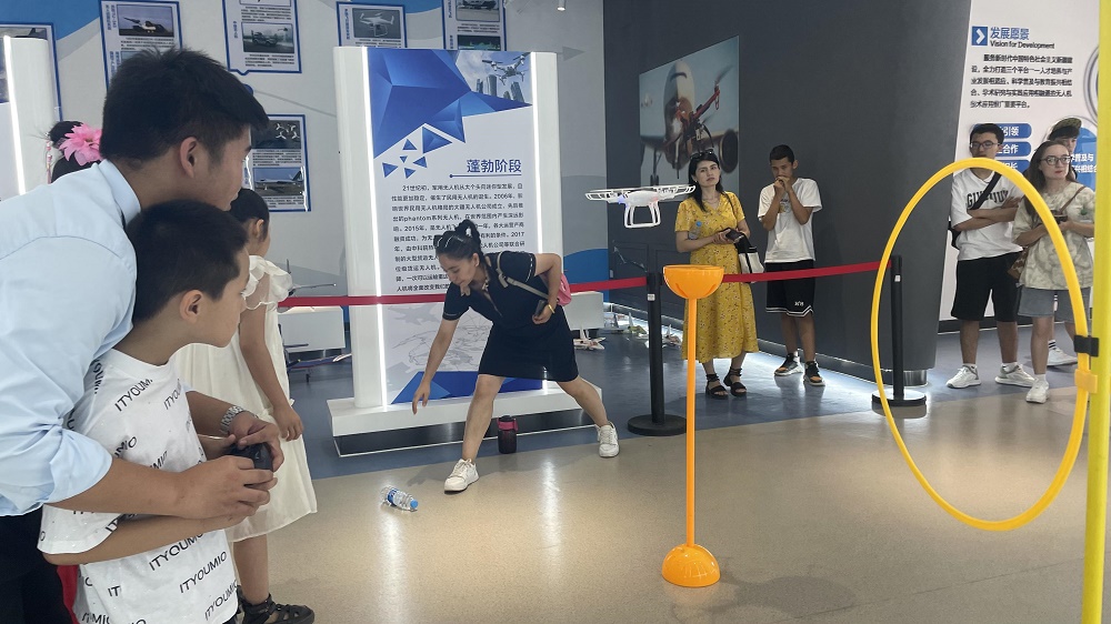 【新疆青少年無人機培訓】少兒無人機課程學什么？-保華潤天航空