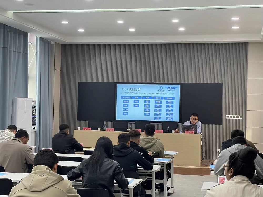 【新疆無人機(jī)培訓(xùn)】無人機(jī)操作培訓(xùn)走進(jìn)英吉沙縣，為鄉(xiāng)村振興插上騰飛的翅膀