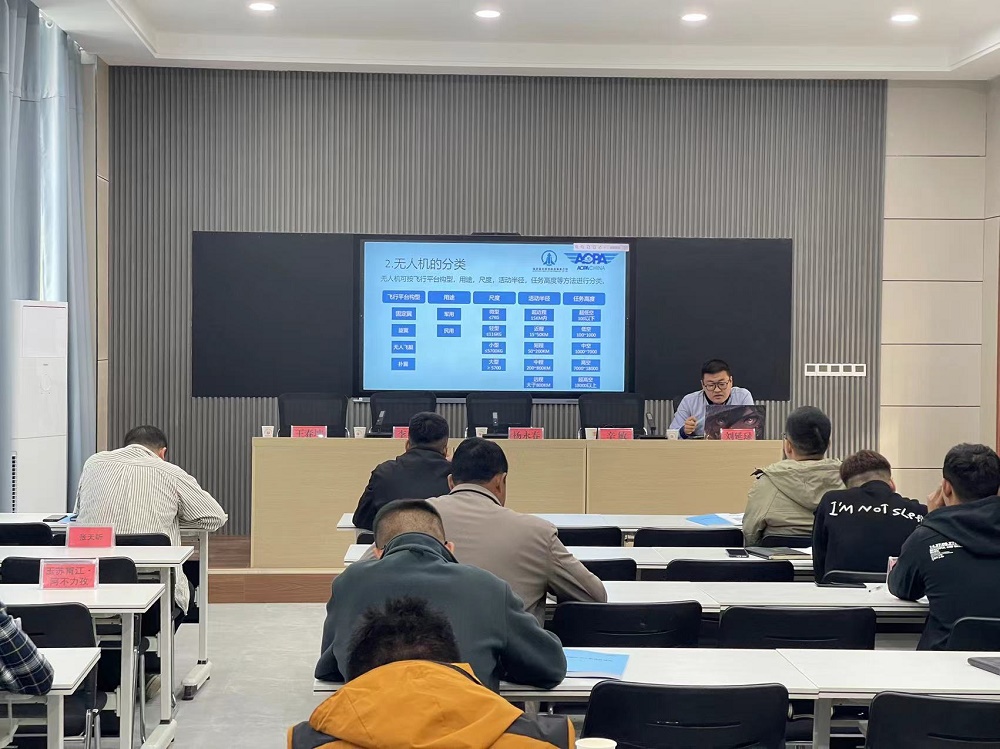 【新疆青少年無人機(jī)培訓(xùn)】新疆保華潤天航空無人機(jī)培訓(xùn)中心助你實現(xiàn)藍(lán)天夢！