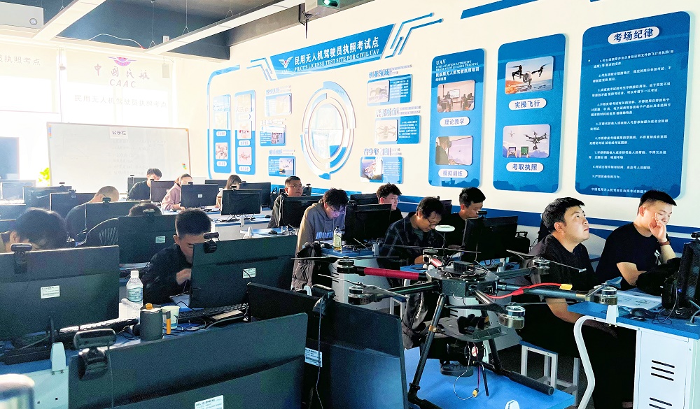 新疆無(wú)人機(jī)培訓(xùn)新方向，CAAC執(zhí)照助你飛得更高【保華潤(rùn)天航空】