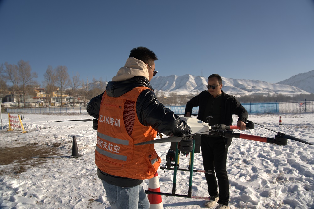 【新疆青少年無人機(jī)培訓(xùn)】未來空中霸主：揭秘智能集群無人機(jī)組網(wǎng)系統(tǒng)的核心秘密