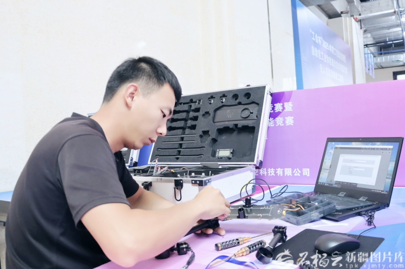 ?自治區(qū)工業(yè)和信息化技能競(jìng)賽（無(wú)人機(jī)裝調(diào)檢修工）總決賽舉行