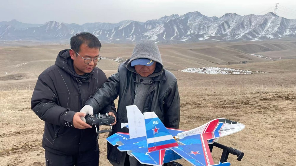 想在新疆當(dāng)個 “天空博主”？從保華潤天航空無人機培訓(xùn)出發(fā)
