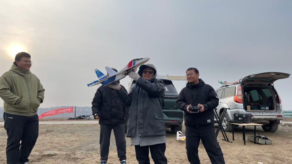 保華潤天新疆無人機培訓：行業(yè)剛需！無人機駕駛員成高薪稀缺人才